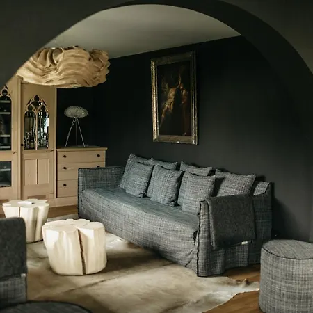 Loretto Apartment *